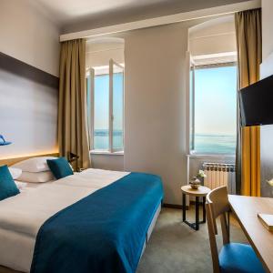 Standard Twin Room with Sea View