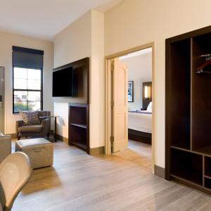 Superior King Suite