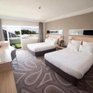 Courtyard Queen Room with Two Queen Beds