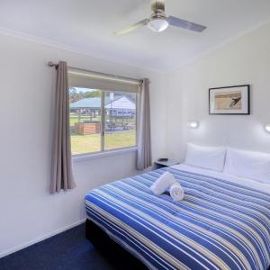 Snug Cove Two-Bedroom Villa with Spa Bath - No Pets Allowed
