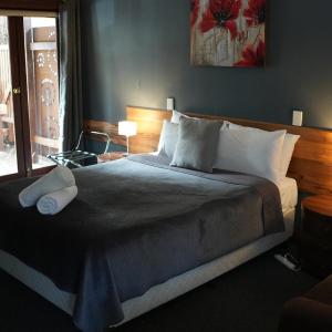 Executive Queen Room with Courtyard View and Spa Bath
