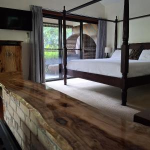 Valley View One-Bedroom Cottage with Hot Tub
