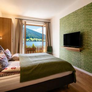 Apartment with Lake View