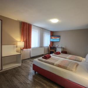 Double Room with Balcony (2 Adults + 1 Child) - Guest House