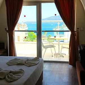 Double or Twin Room with Partial Sea View