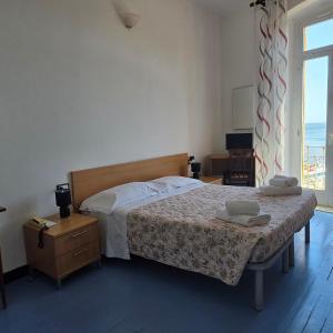 Double or Twin Room with Sea View and Private External Bathroom