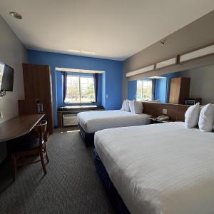 Queen Room with Two Queen Beds - Non-Smoking