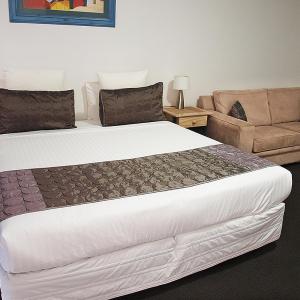 Deluxe King Suite