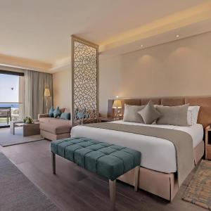 Deluxe Room Sea View King Bed