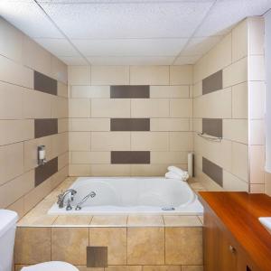 King Suite with Sofabed - Non-Smoking