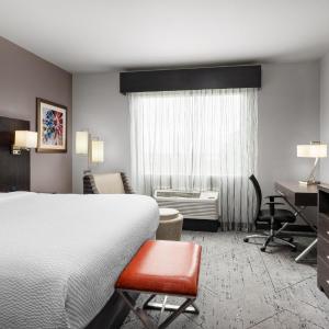 King Room with Kitchenette - Non-Smoking