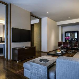 Executive Suite with 1 Kingsize Bed with Executive Lounge Access