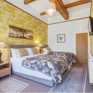 Large Double Room (2-4 Adults)