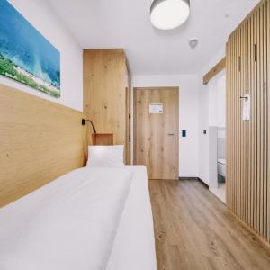 Single Room with Lake View