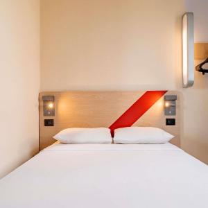 Apartment with One Double Bed