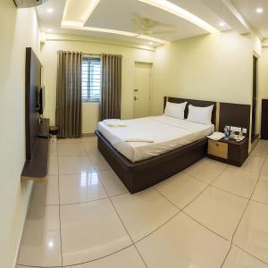 Deluxe Double Room (2 Adults + 1 Child)