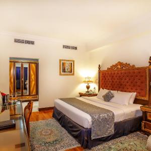 Premium One-Bedroom Suite with 25% off F&B,