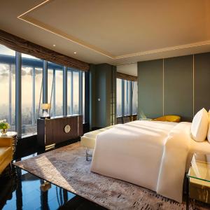 J Suite, including Happy Hour at Yi Lounge