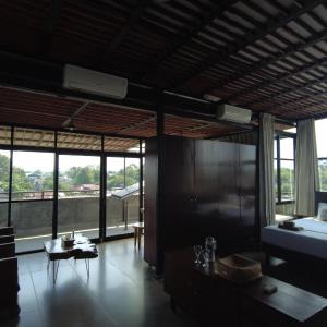 Apartment with Mountain View