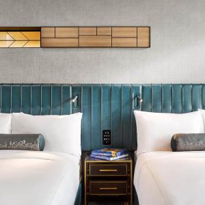 Fairmont Gold Queen Room with Two Queen Beds, City View and Lounge Access