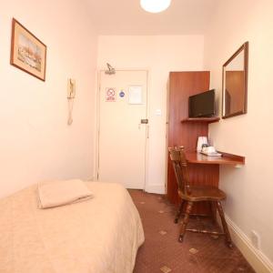 Single Room with Shared Bathroom