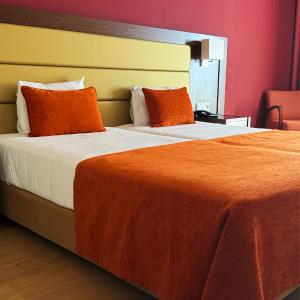 Single Room with Swimming Pool Access