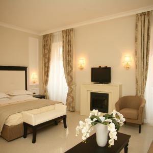 Deluxe Double or Twin Room with City View