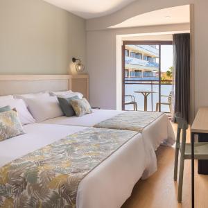 Triple Room with Pool View