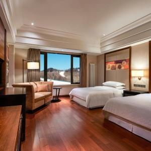 Double Room with Two Double Beds and Mountain View