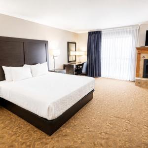 Executive King Suite with Jetted Tub