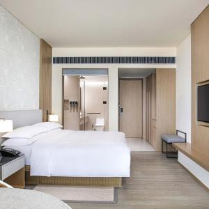 Premier Seaview King, Guest room, 1 King, Partial sea view