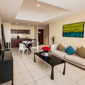 2 Queen Beds Room