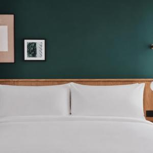 Premium King Room with City View