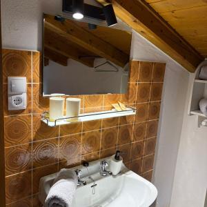 Twin Room with Shared Bathroom
