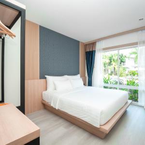 Double Room with Pool View