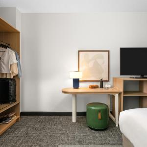 King Room with Sofa Bed - Non-Smoking