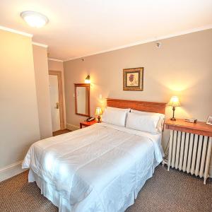 Classic Queen Room