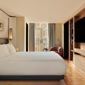 Deluxe Park Suite