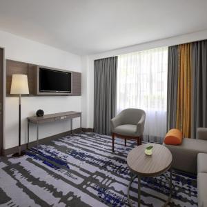 Suite Room with Free Benefit Access to Premiere Lounge