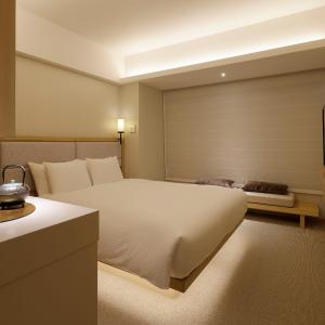 Standard Queen Room - Non-Smoking