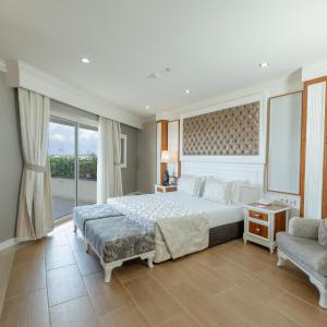 Honeymoon Suite
