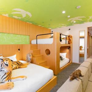 Superior Room (6 Adults) - Zoo Theme