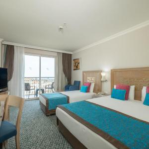 Double or Twin Room with Partial Sea View