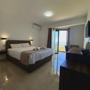 Double or Twin Room with Sea View