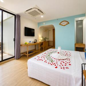 Senior Double Partial Sea View with Balcony