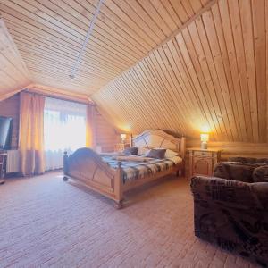 Suite with Mountain View