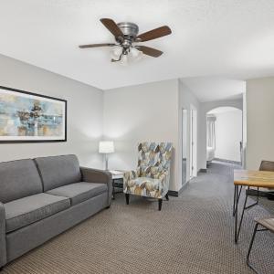 Premier King Suite - Non-Smoking