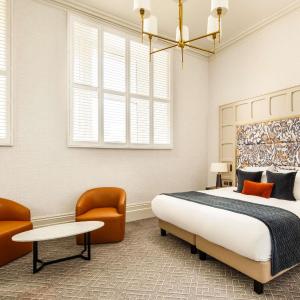 Sir Thomas King Suite
