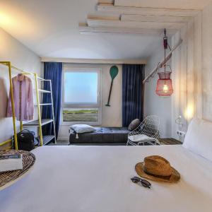 Classic Double Room with Sofa and Ocean View