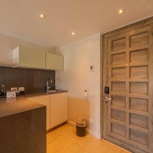Junior King Suite with Balcony and Ocean View - High Floor